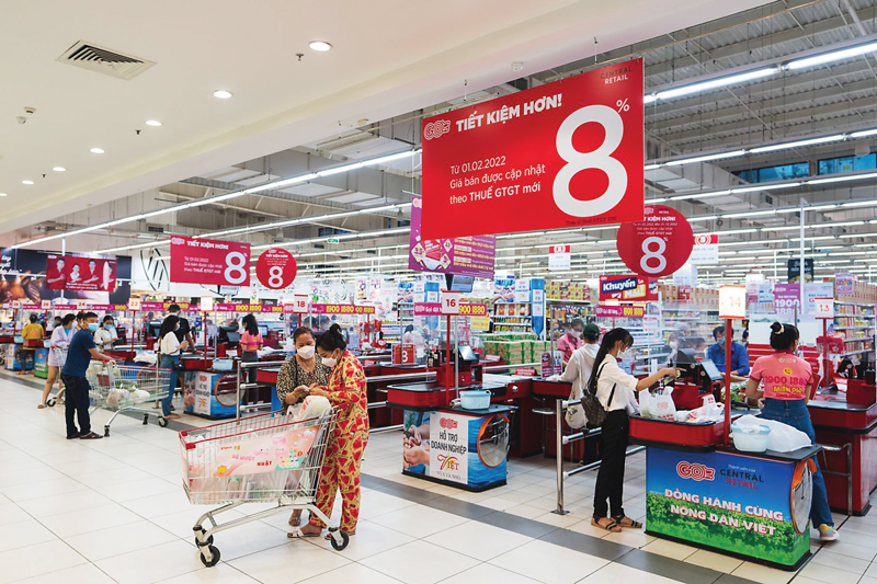 Giảm thuế VAT xuống 8%: Doanh nghiệp “rối như canh hẹ”, khách hàng thiệt thòi